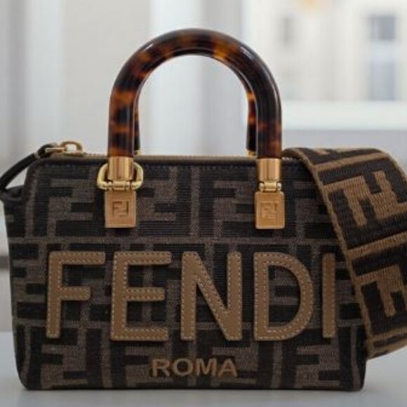 AUTHENTIC MINI FENDI by the way Bag - comes with 2 Straps and a Fendi bag! - Picture 4 of 16